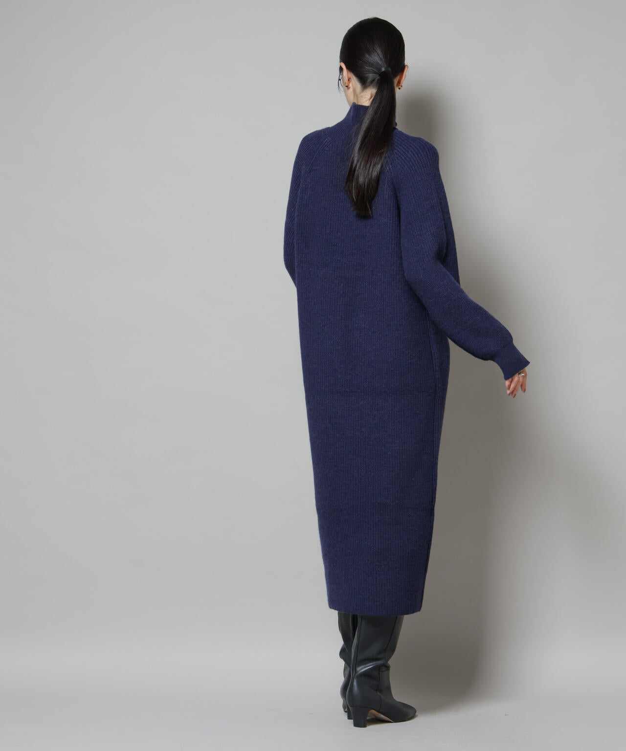 釦ディティールニットワンピース