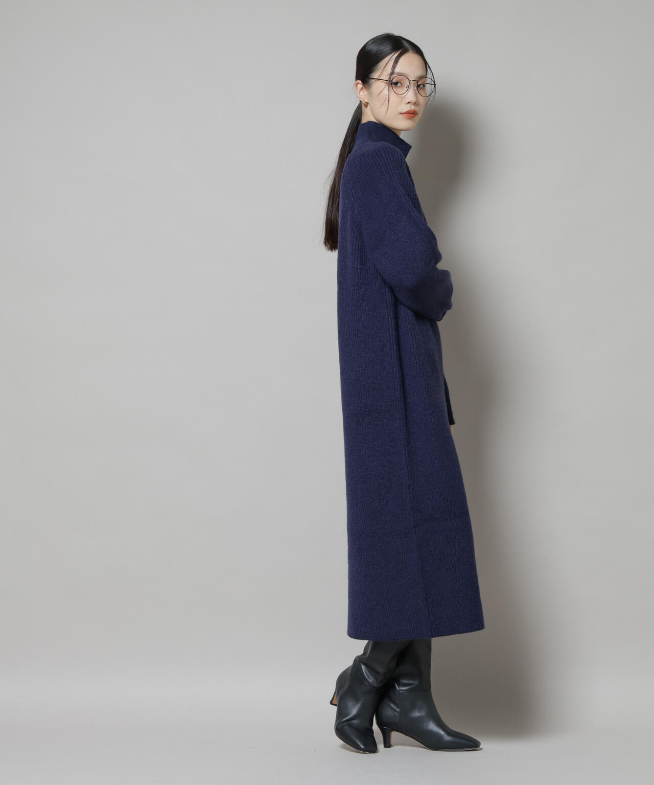 釦ディティールニットワンピース