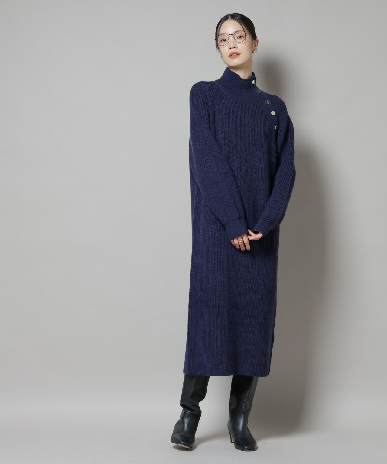 釦ディティールニットワンピース