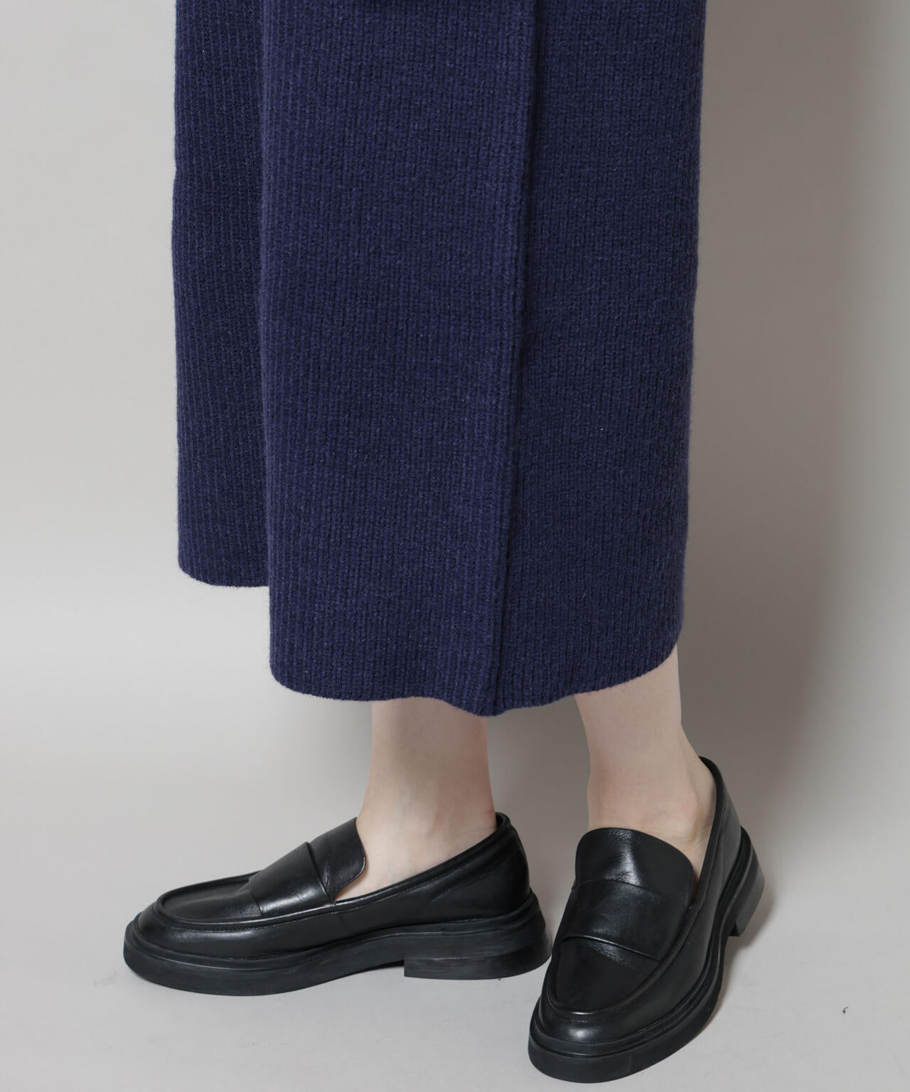 釦ディティールニットワンピース