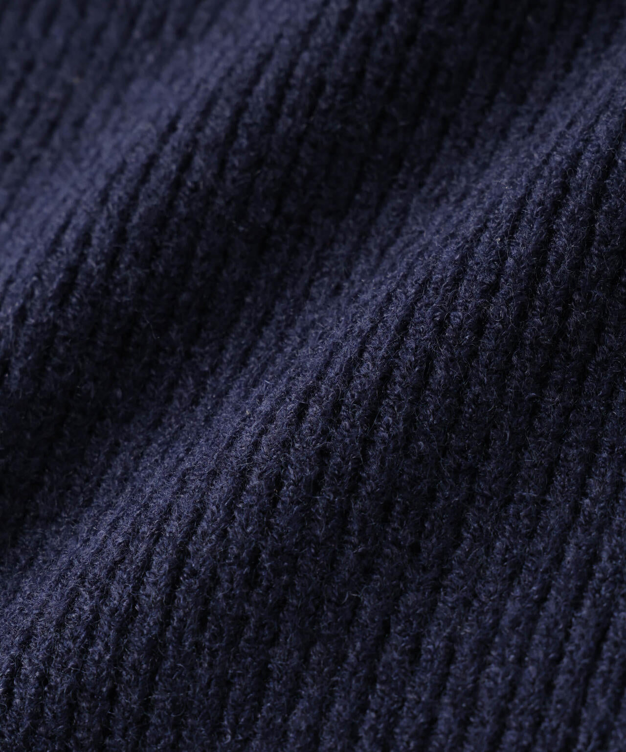 釦ディティールニットワンピース