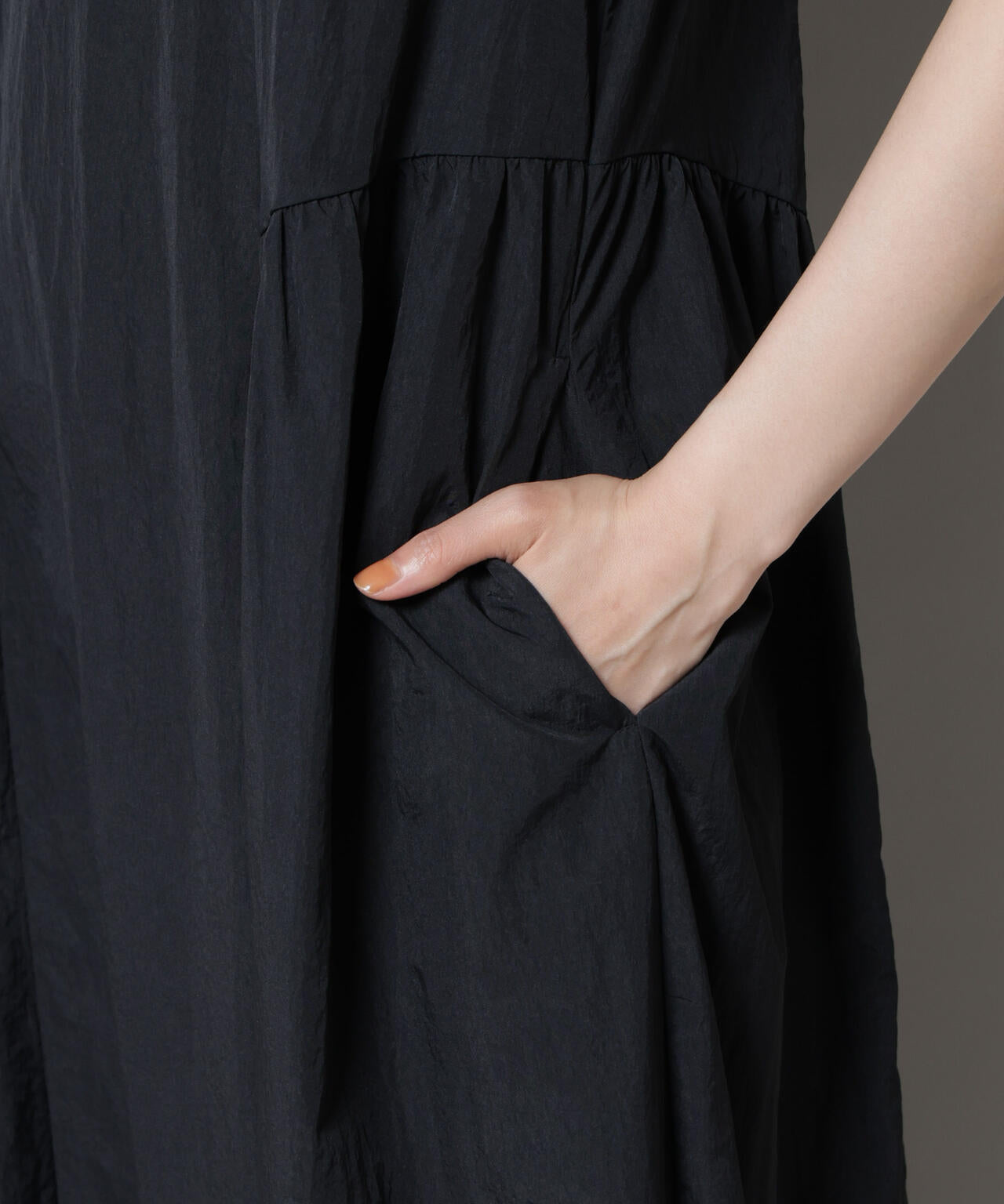 サイドギャザーナイロンワンピース
