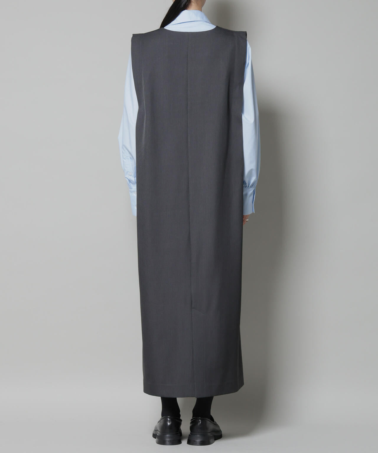 ショルダータックVネックワンピース