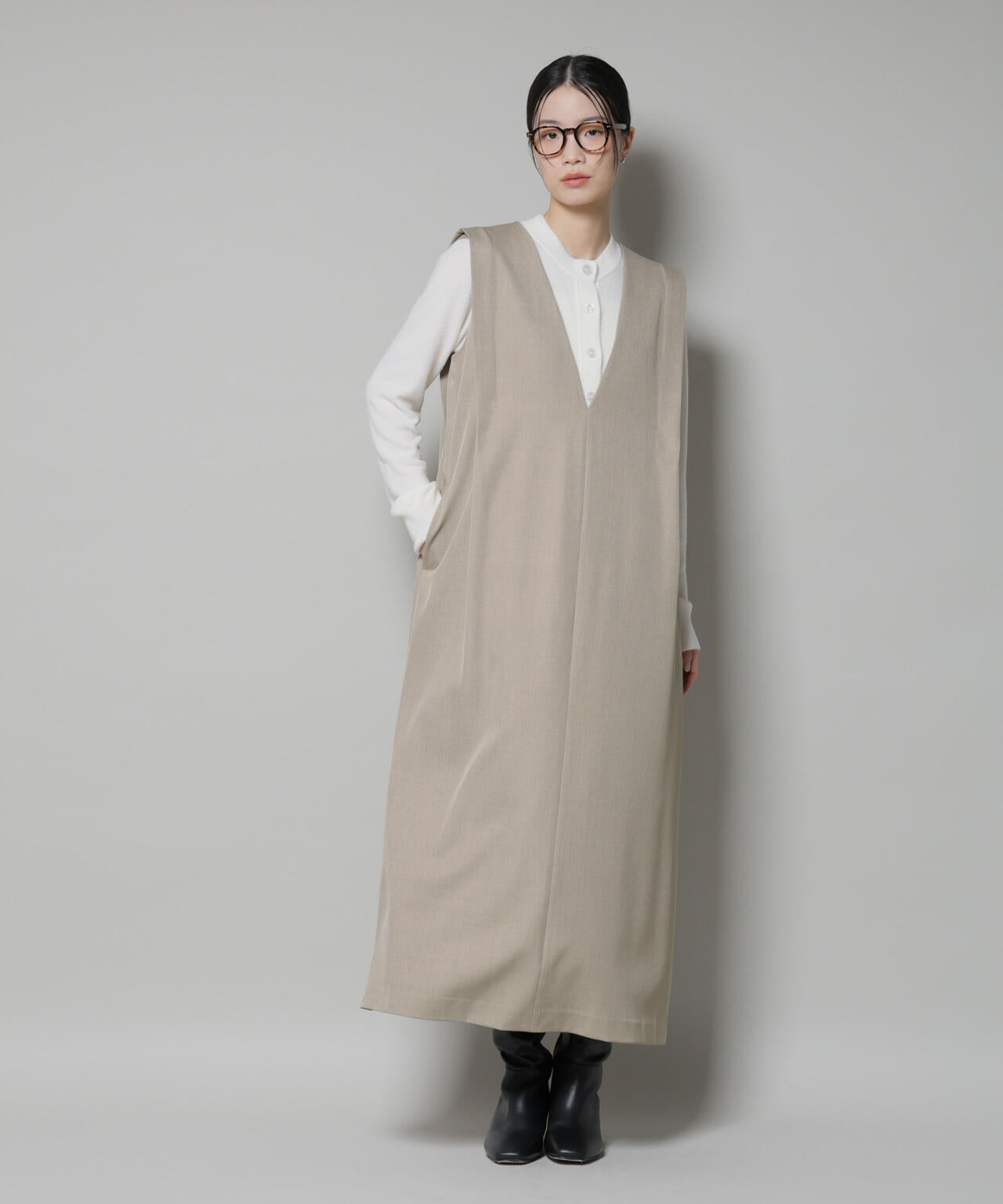 ショルダータックVネックワンピース