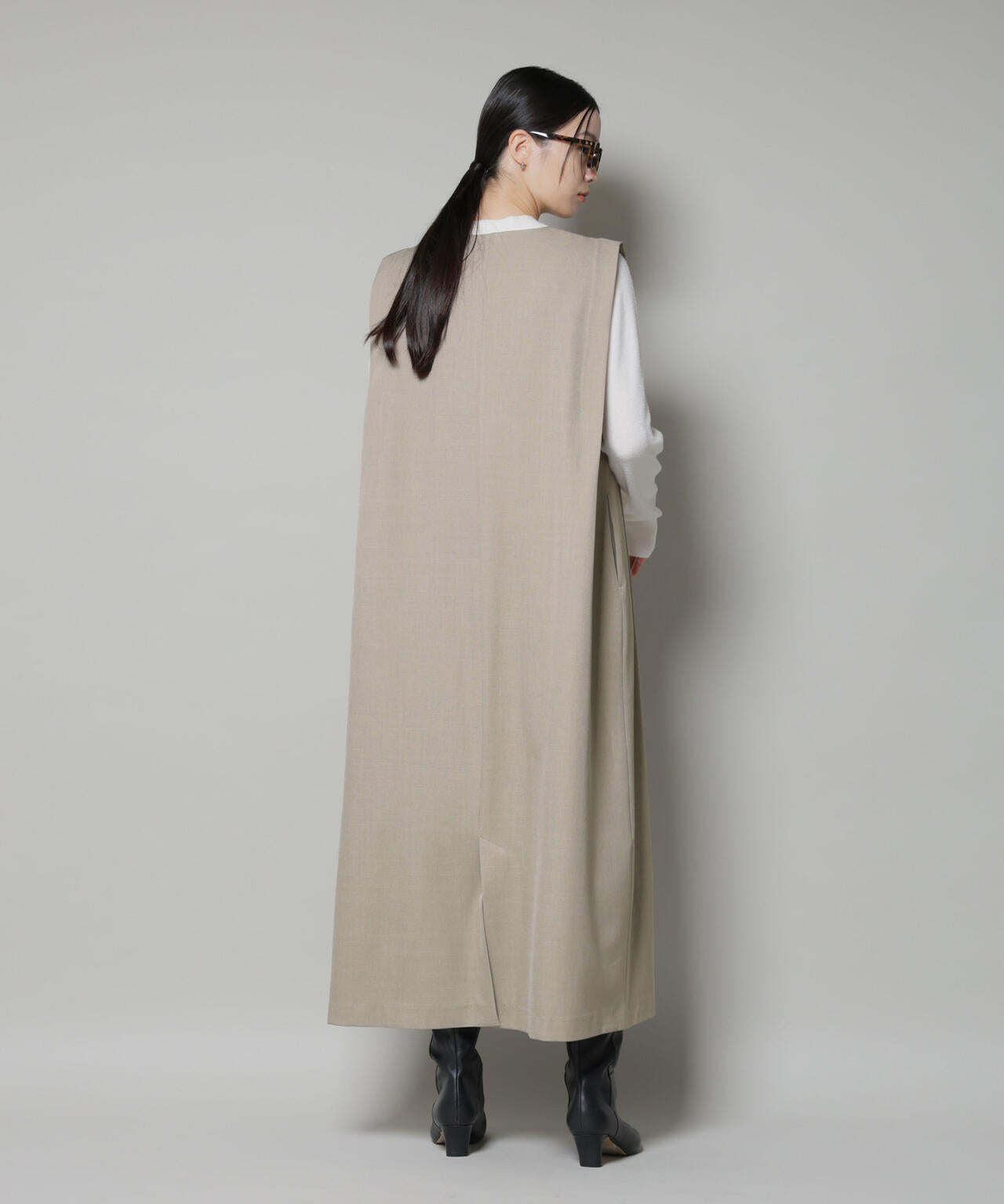 ショルダータックVネックワンピース