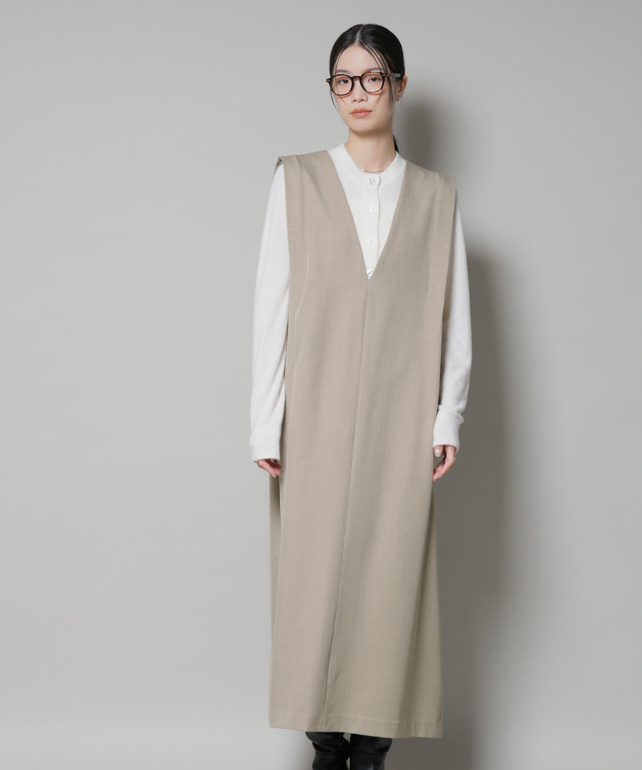 ショルダータックVネックワンピース