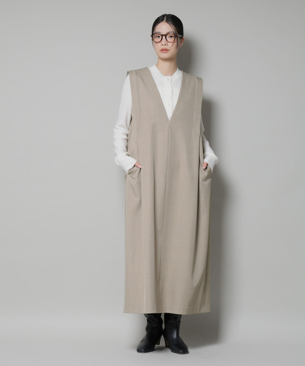 ショルダータックVネックワンピース