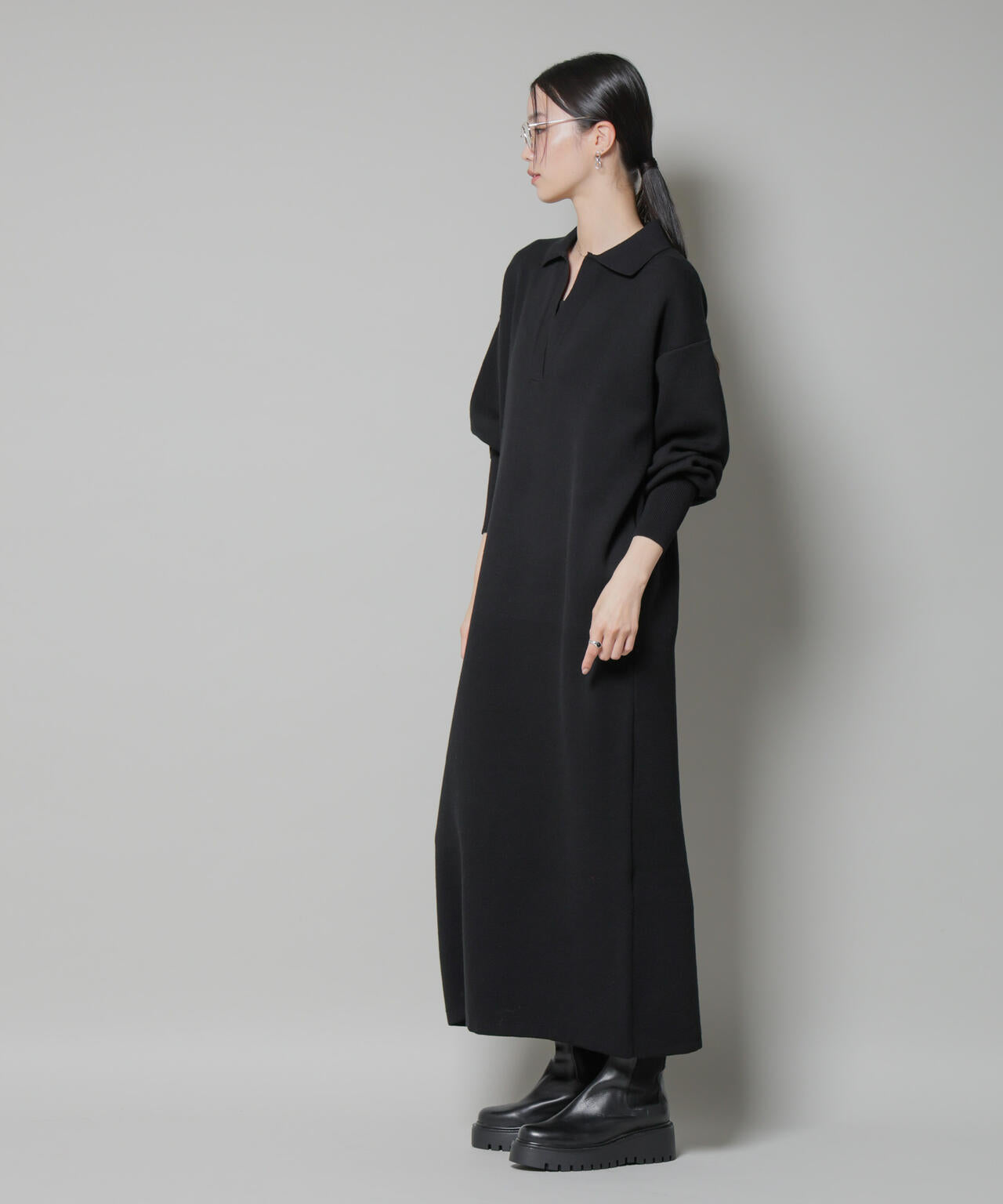 スウェットライク衿付きスキッパーニットワンピース