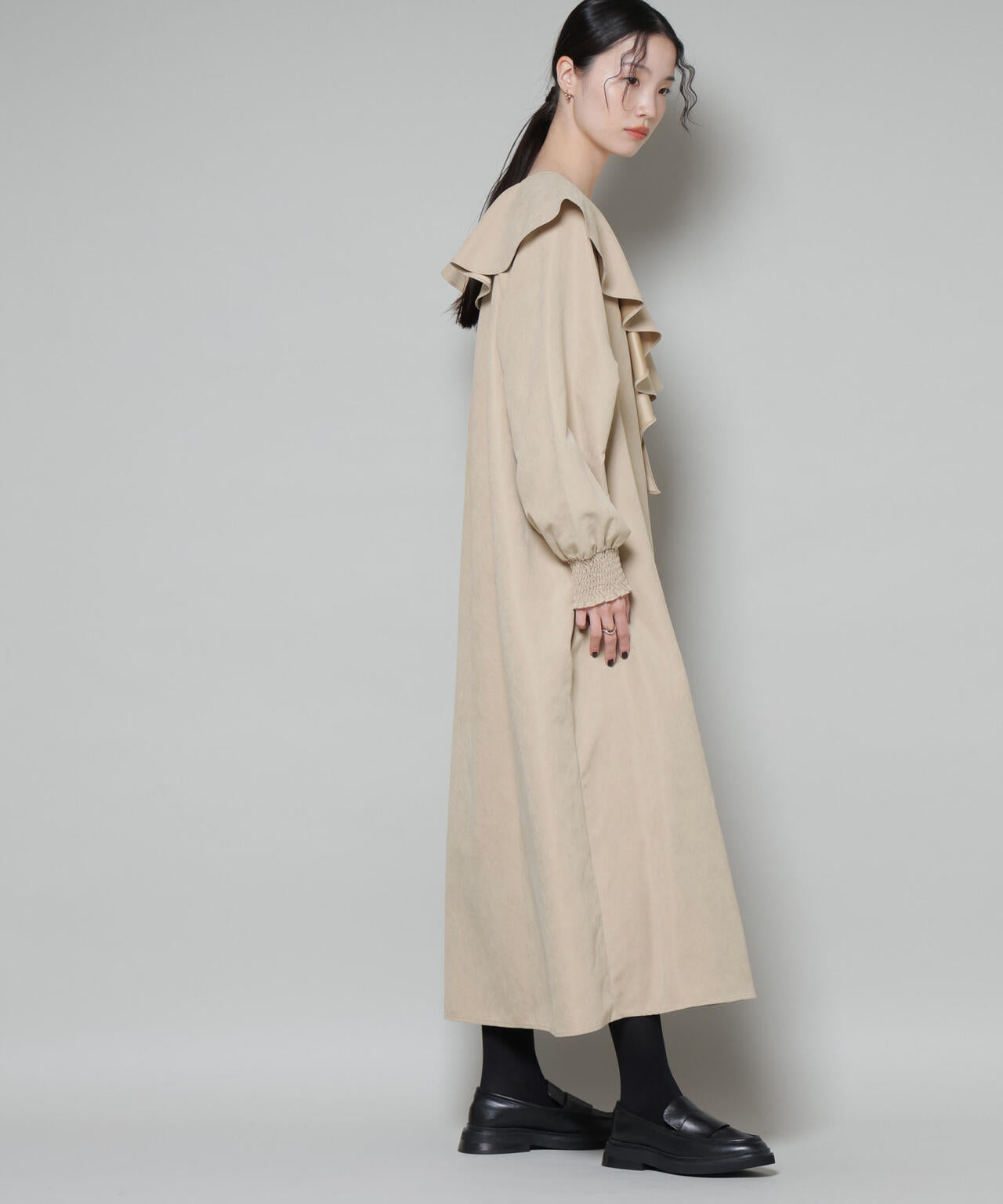 取り外し可能ラッフルカラー付きピーチフレアワンピース | NANO