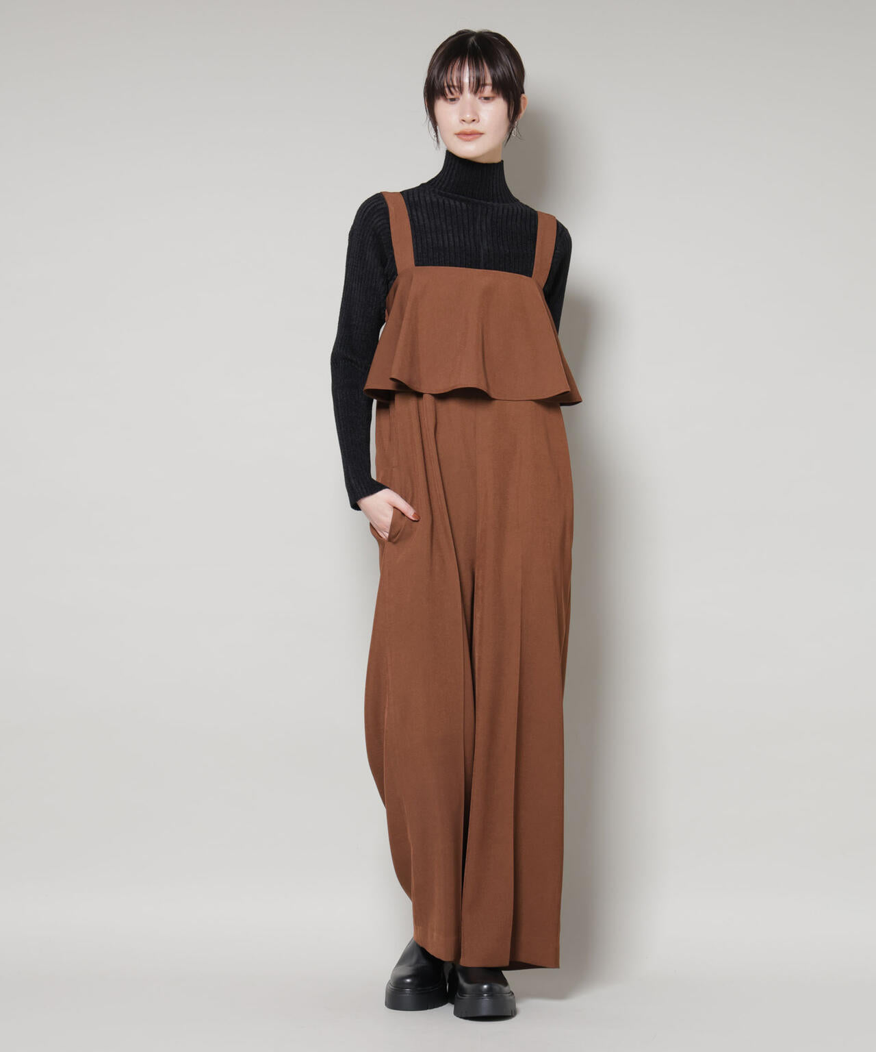 フロントフリルサロペットパンツ