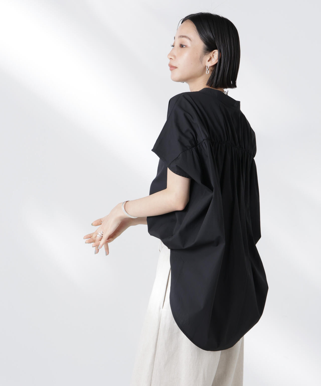 バックギャザーノースリーブブラウス