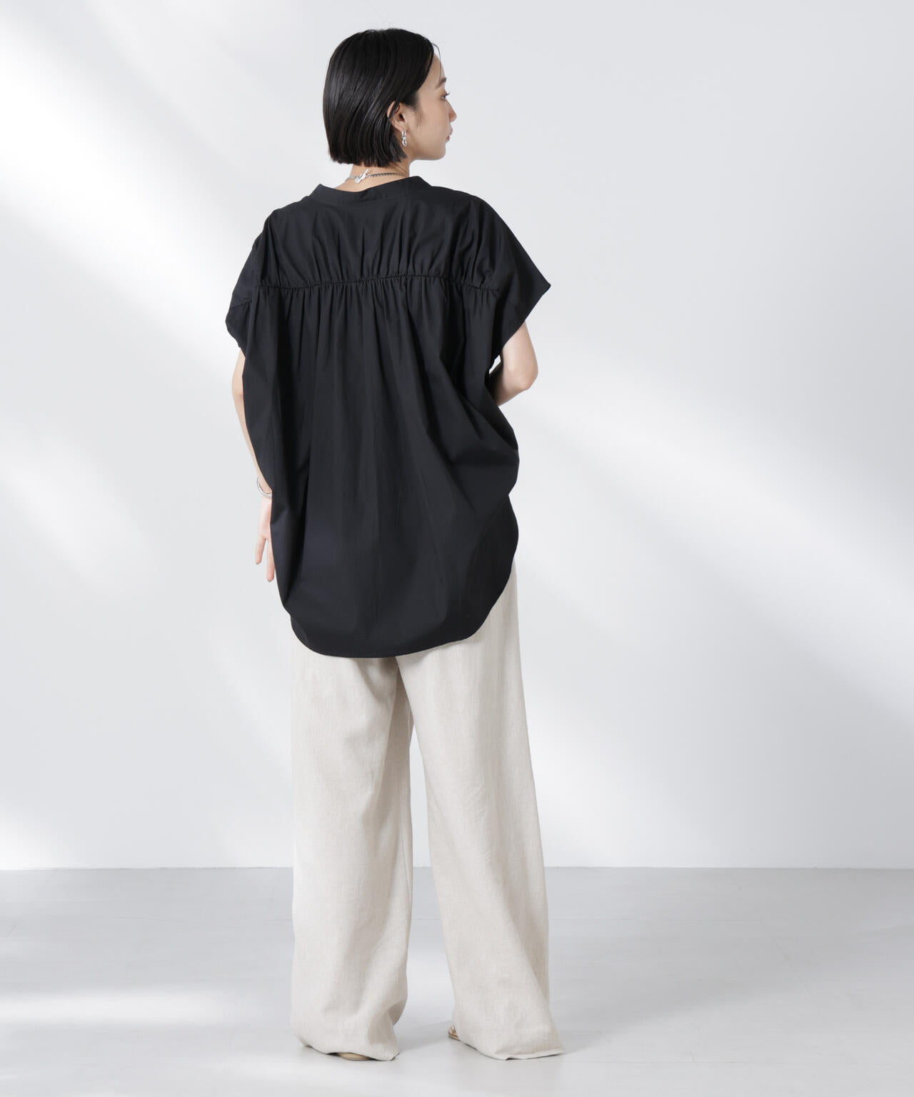 バックギャザーノースリーブブラウス