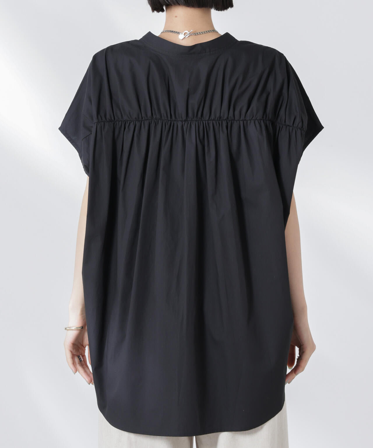 バックギャザーノースリーブブラウス