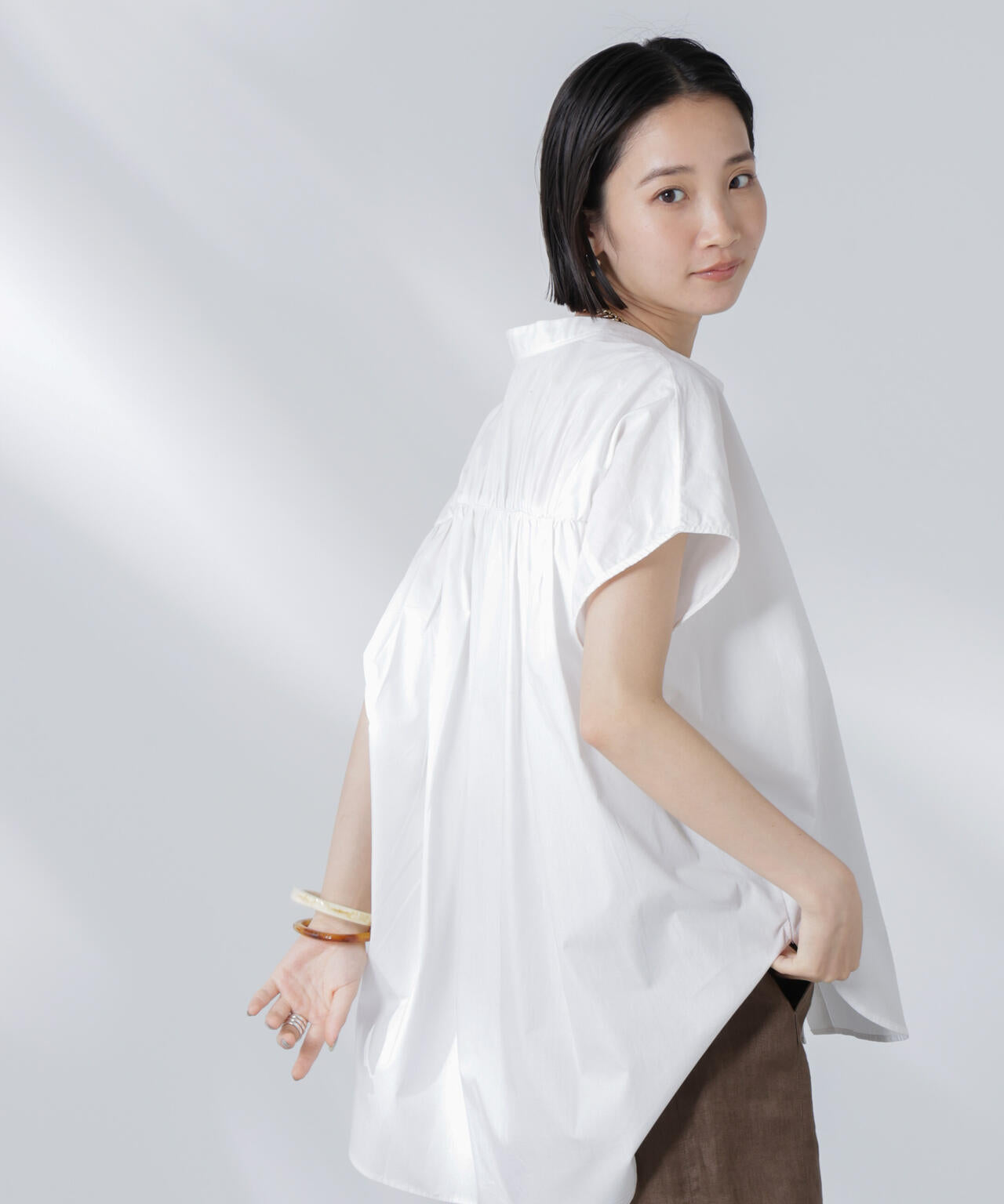 バックギャザーノースリーブブラウス