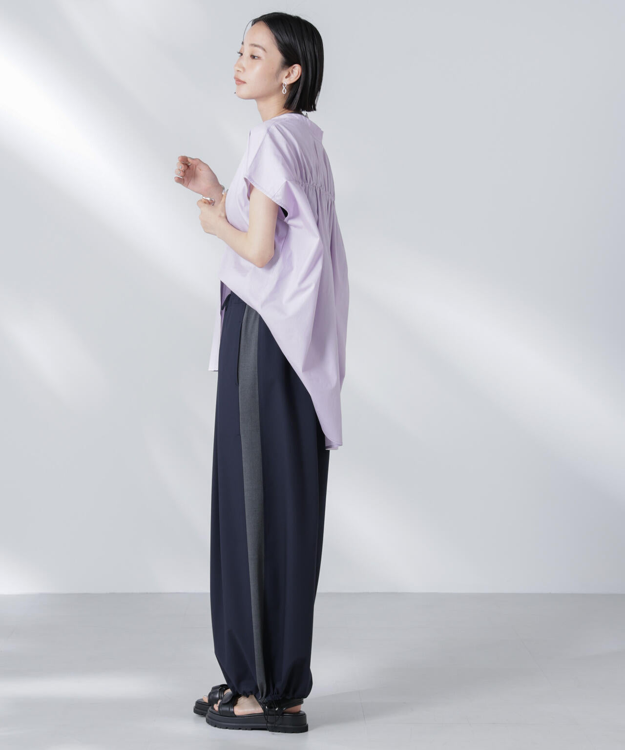 バックギャザーノースリーブブラウス