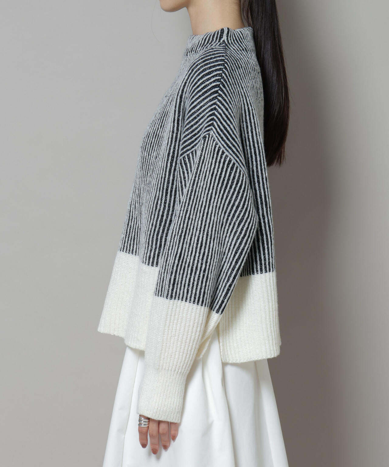シャドーストライプニットプルオーバー