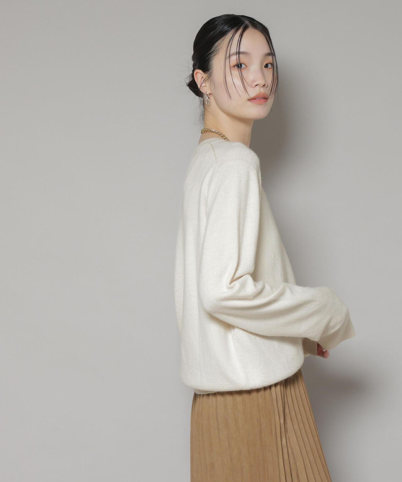 新品未使用 ナノユニバース カシミヤシルク クルーネック ニット アイボリー カシミヤミックスクルーネックニット｜ナノ・ユニバースの通販｜&mall