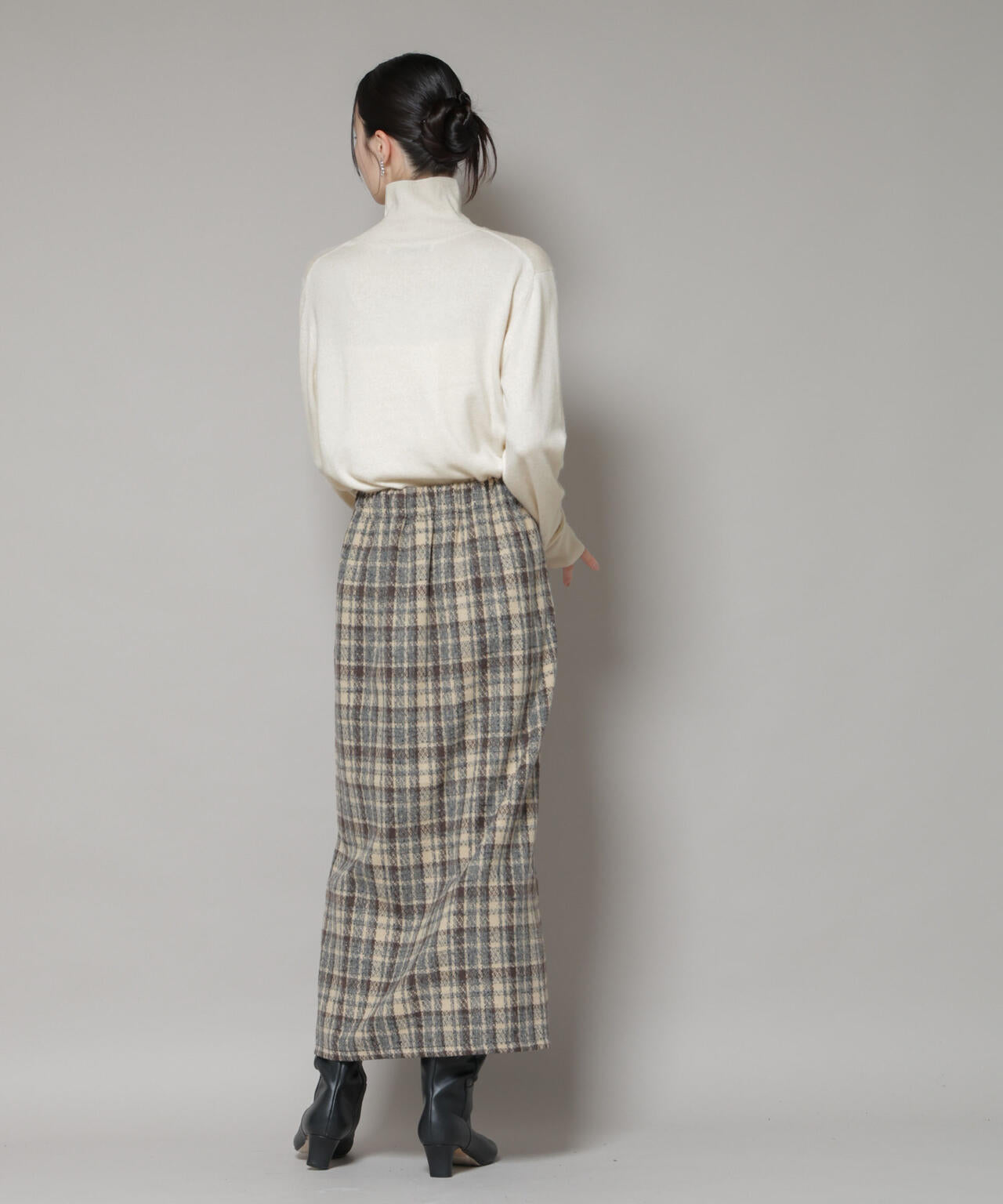 タートルネックカシミヤ混ニットプルオーバー