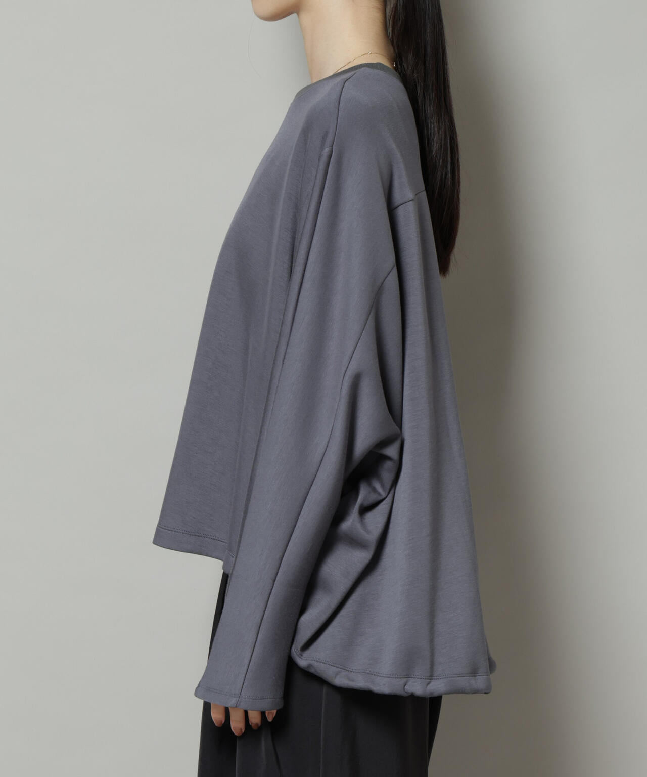 ドルマンスリーブバックドロストヘムカットプルオーバー