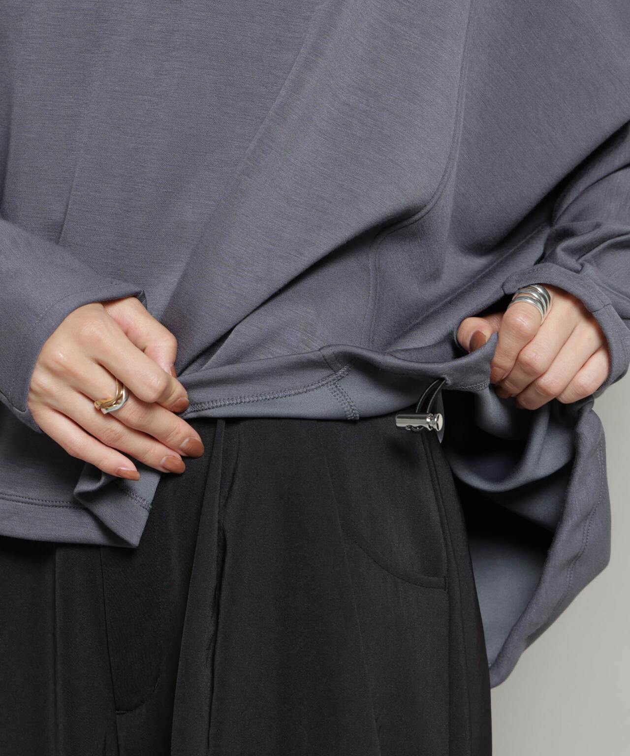 ドルマンスリーブバックドロストヘムカットプルオーバー