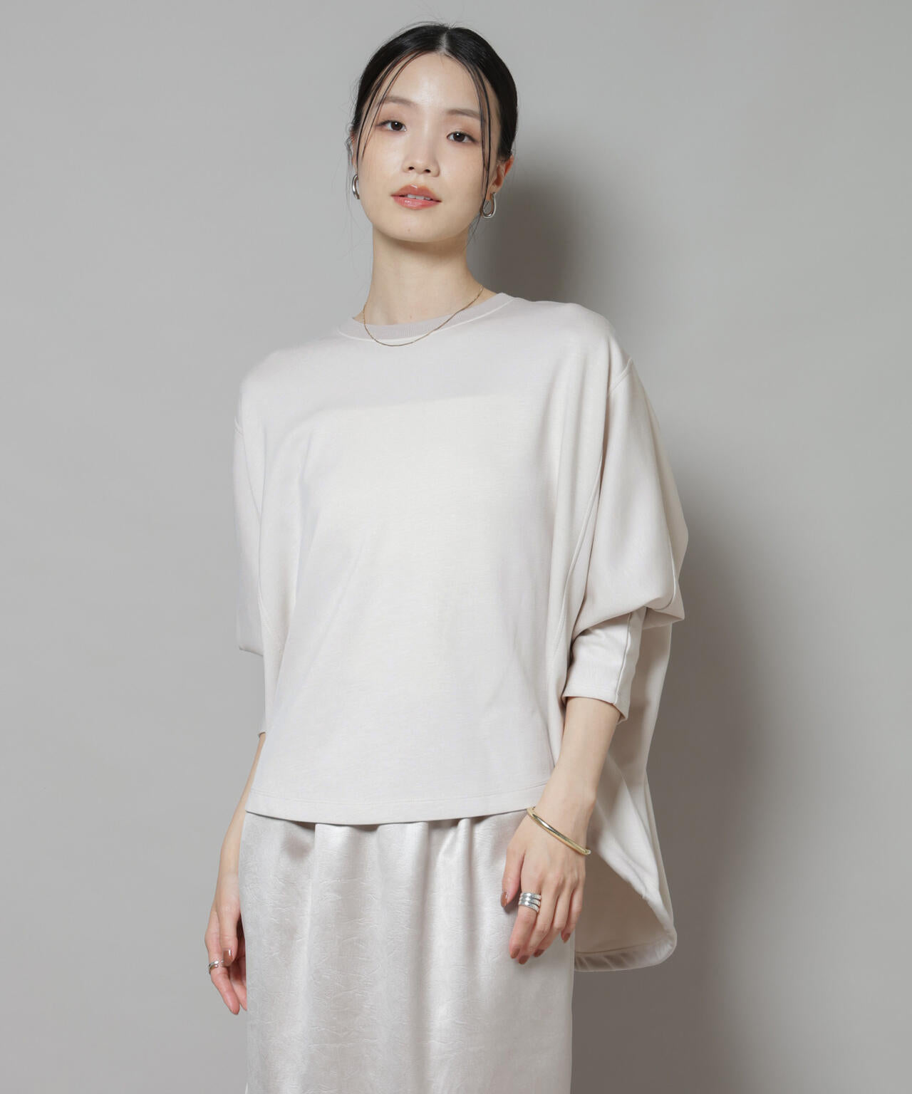 ドルマンスリーブバックドロストヘムカットプルオーバー