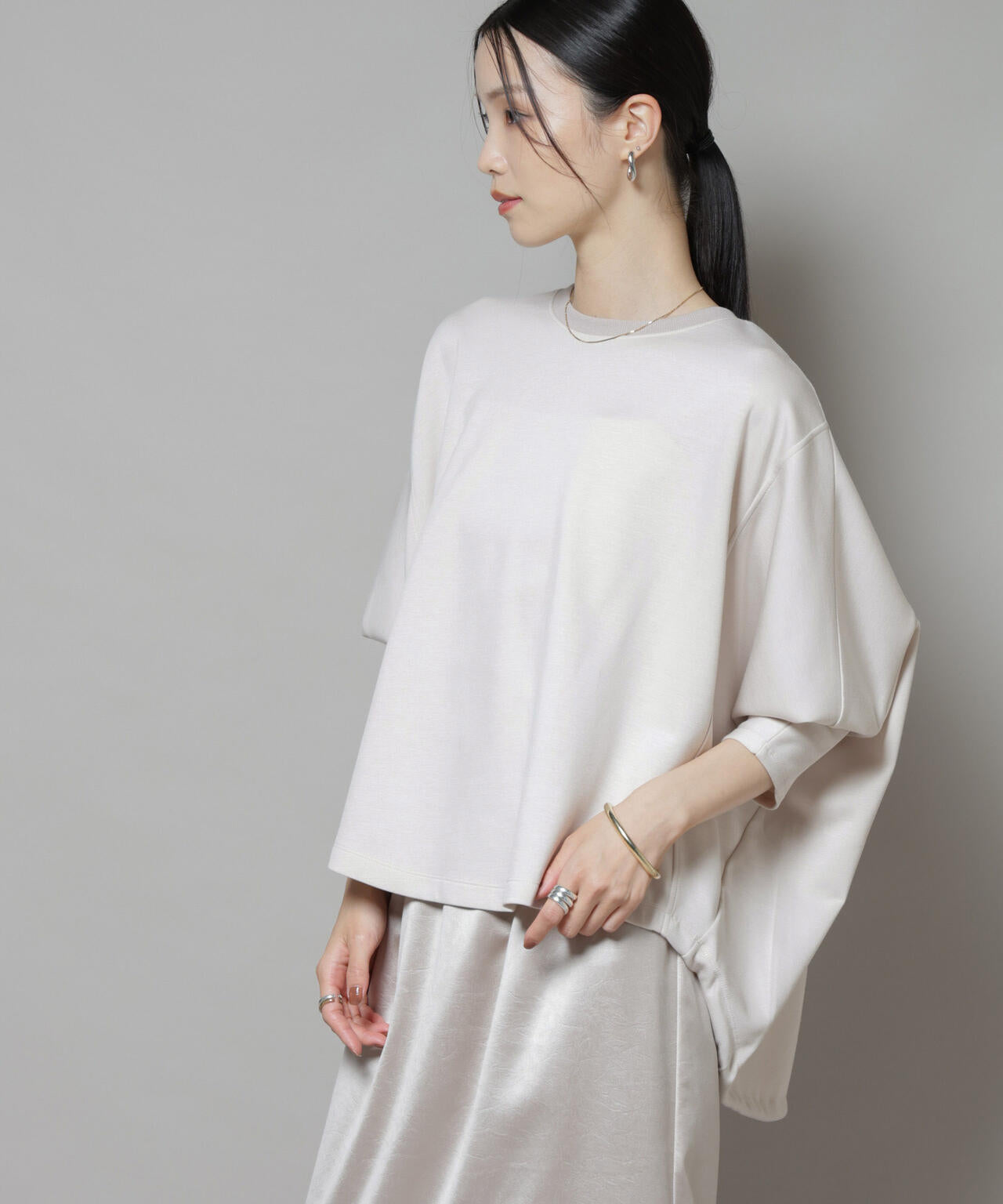 ドルマンスリーブバックドロストヘムカットプルオーバー