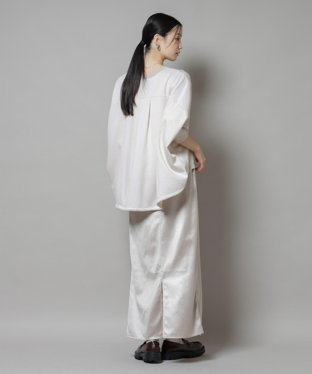 ドルマンスリーブバックドロストヘムカットプルオーバー