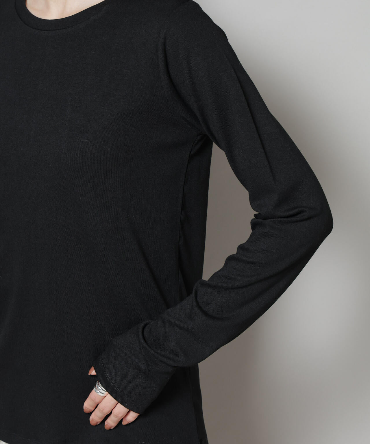吸湿発熱クルーネックロングスリーブTシャツ