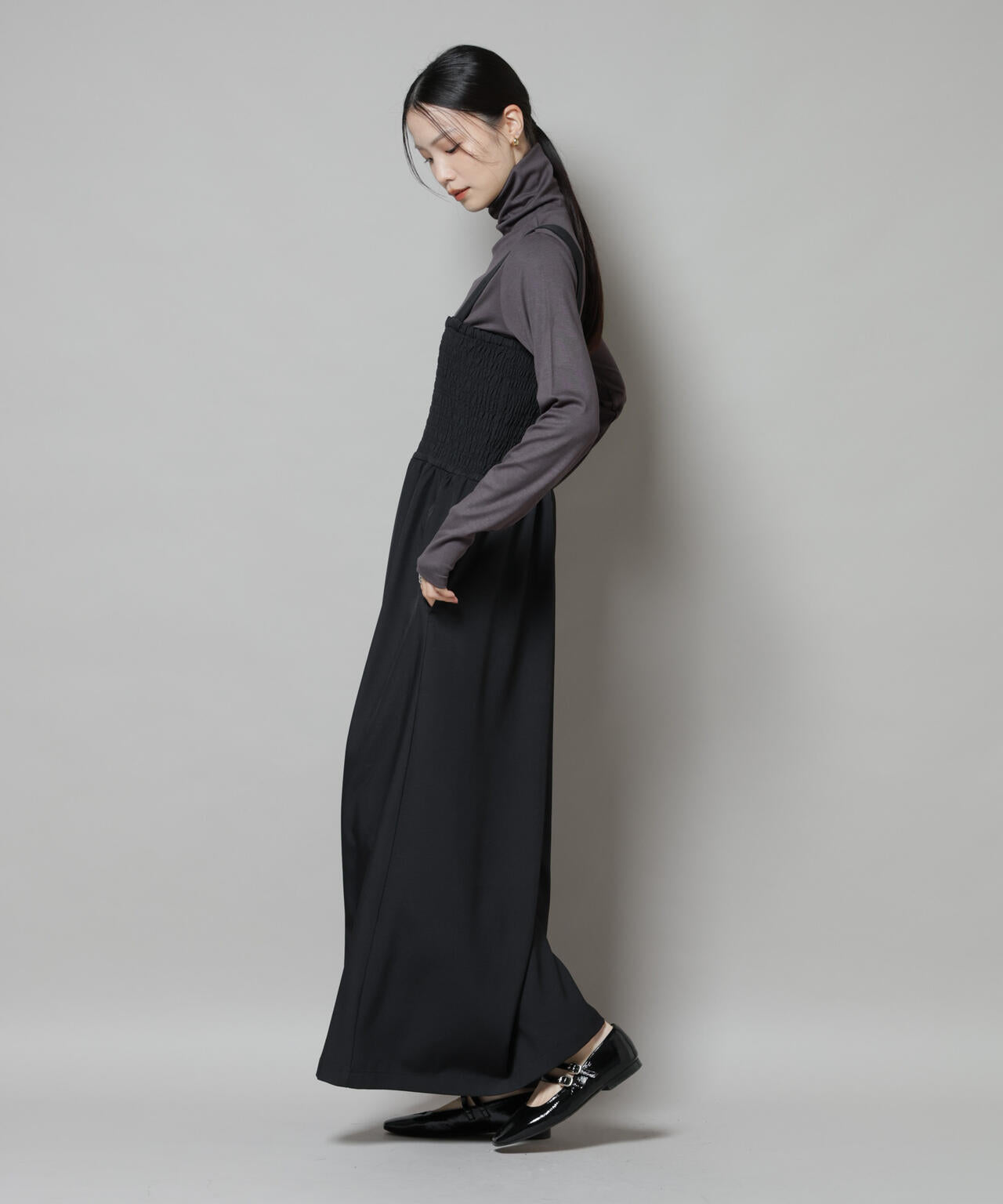 吸湿発熱タートルネックカットトップス