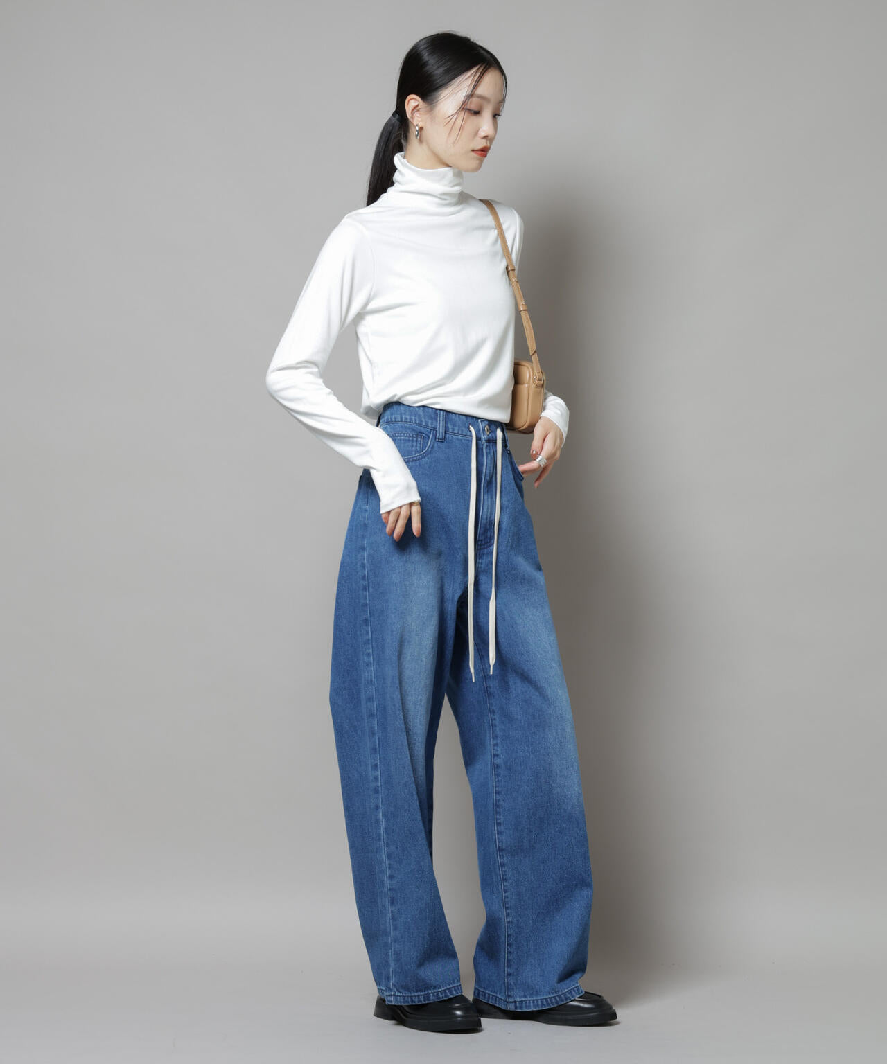 吸湿発熱タートルネックカットトップス