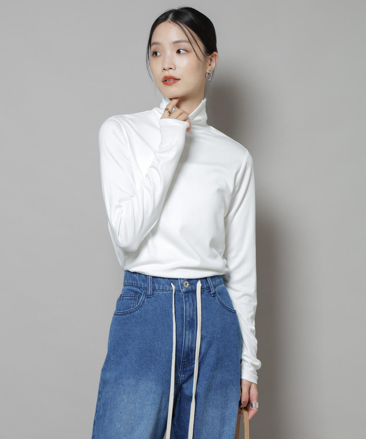 吸湿発熱タートルネックカットトップス