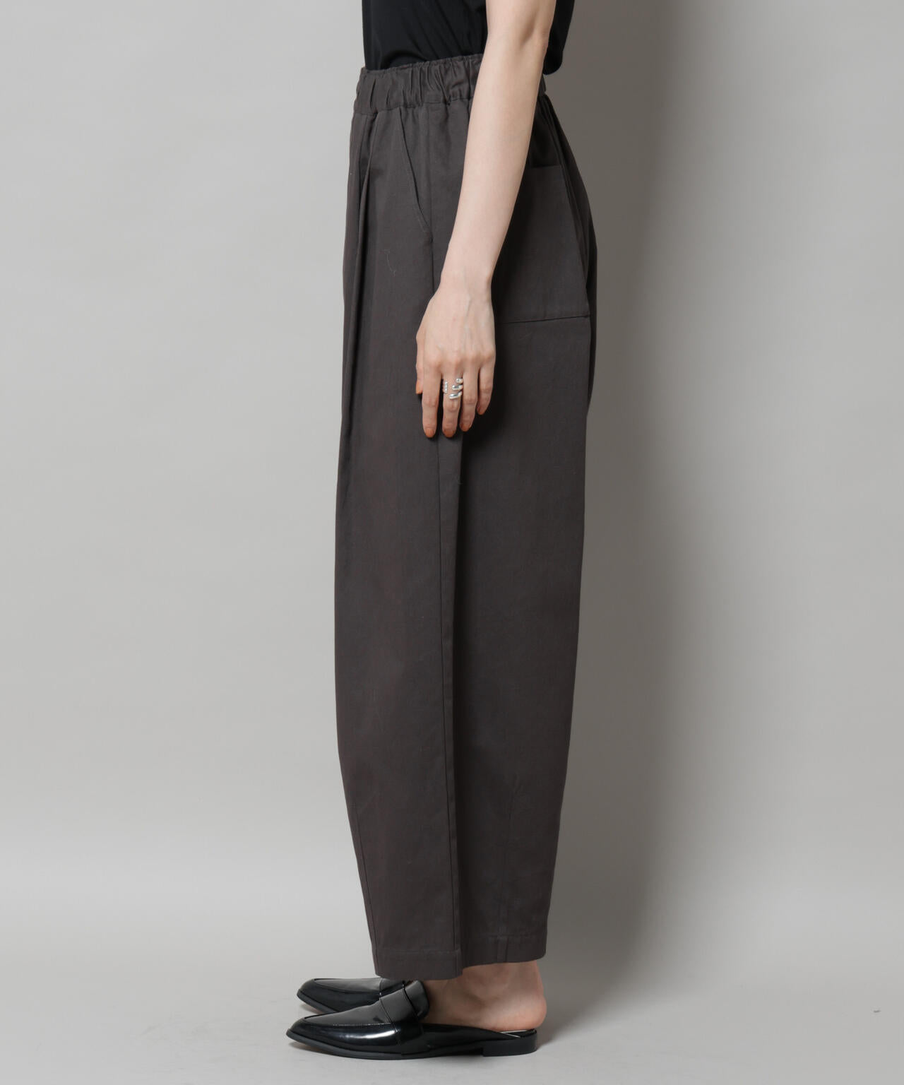 タックコクーンチノパンツ | NANO universe（ナノ・ユニバース