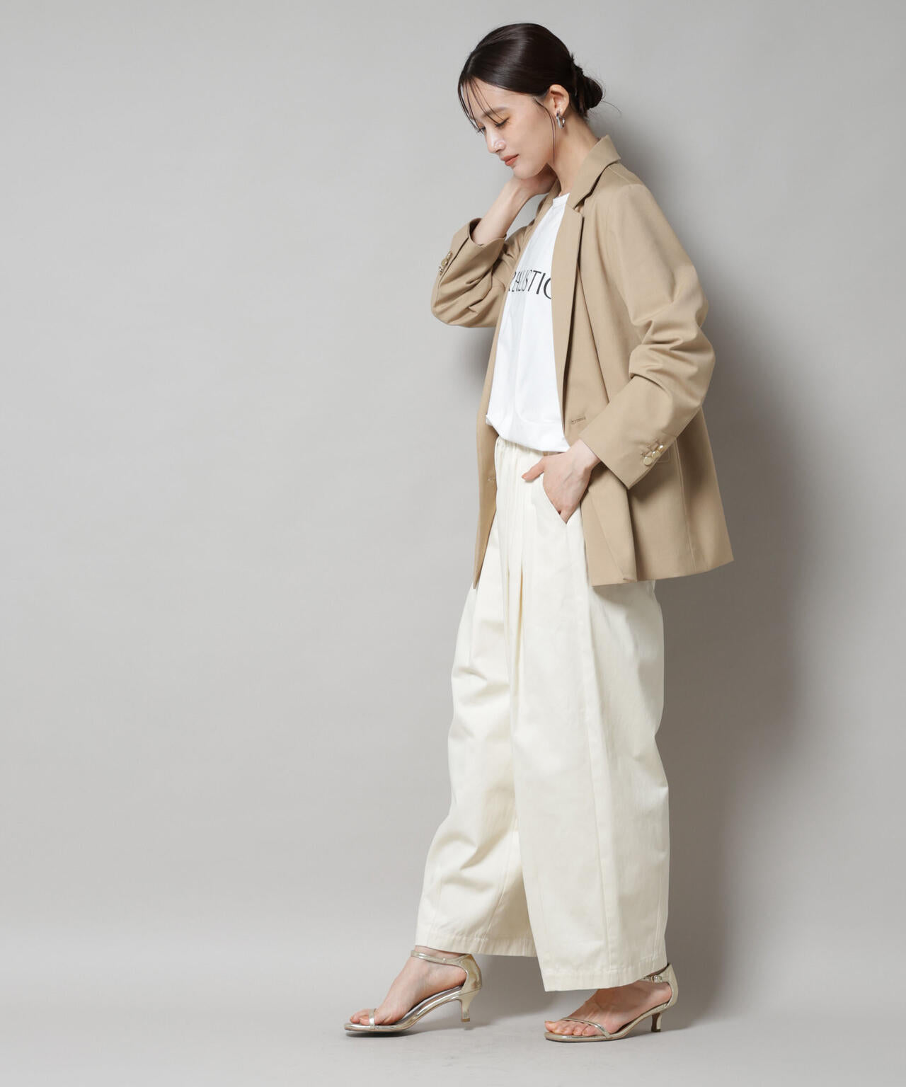 【新品】nala コクーンチノパンツベージュ S 2025年最新】nala チノの人気アイテム - メルカリ