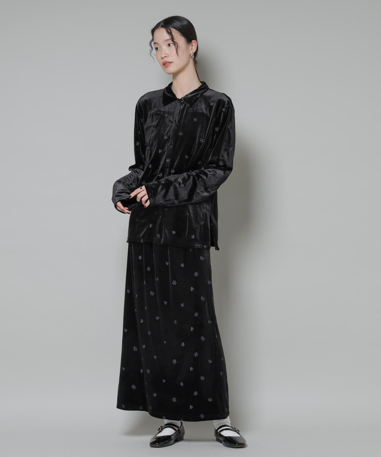 【SET】フェザージャガードコントラストニット+ボタニカル刺繍ベロアスカート new arrivals】 – ANDREA&Co.