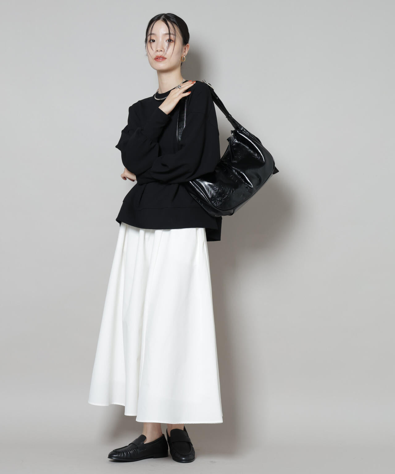 ベルトディテールラウンドショルダーバッグ