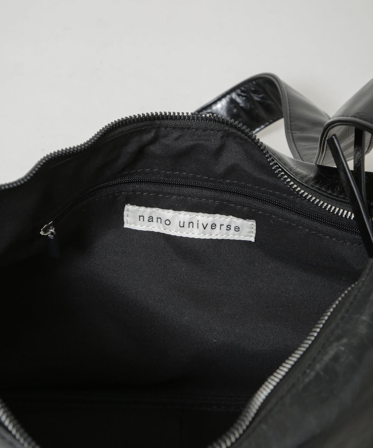 ベルトディテールラウンドショルダーバッグ