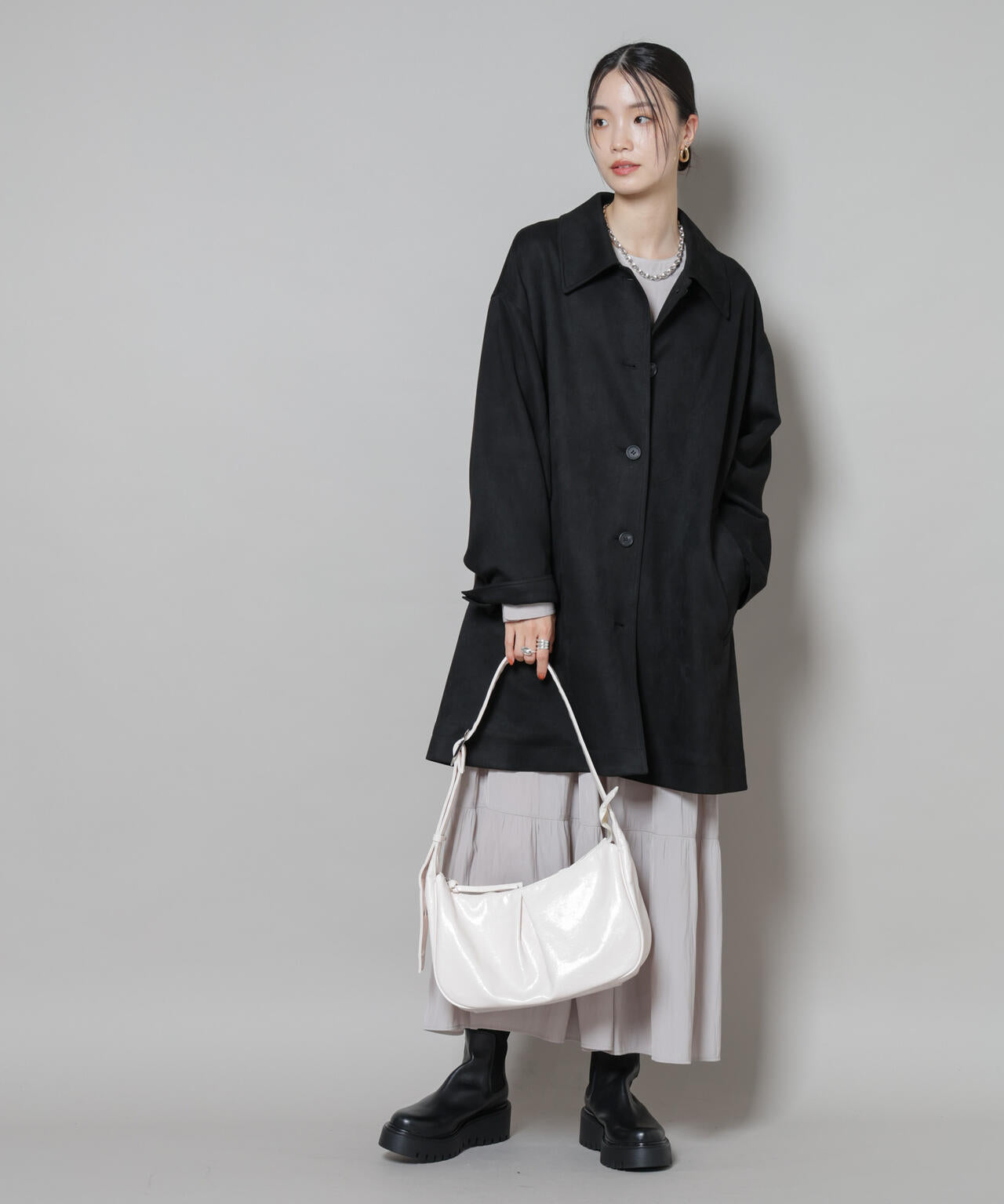 ベルトディテールラウンドショルダーバッグ