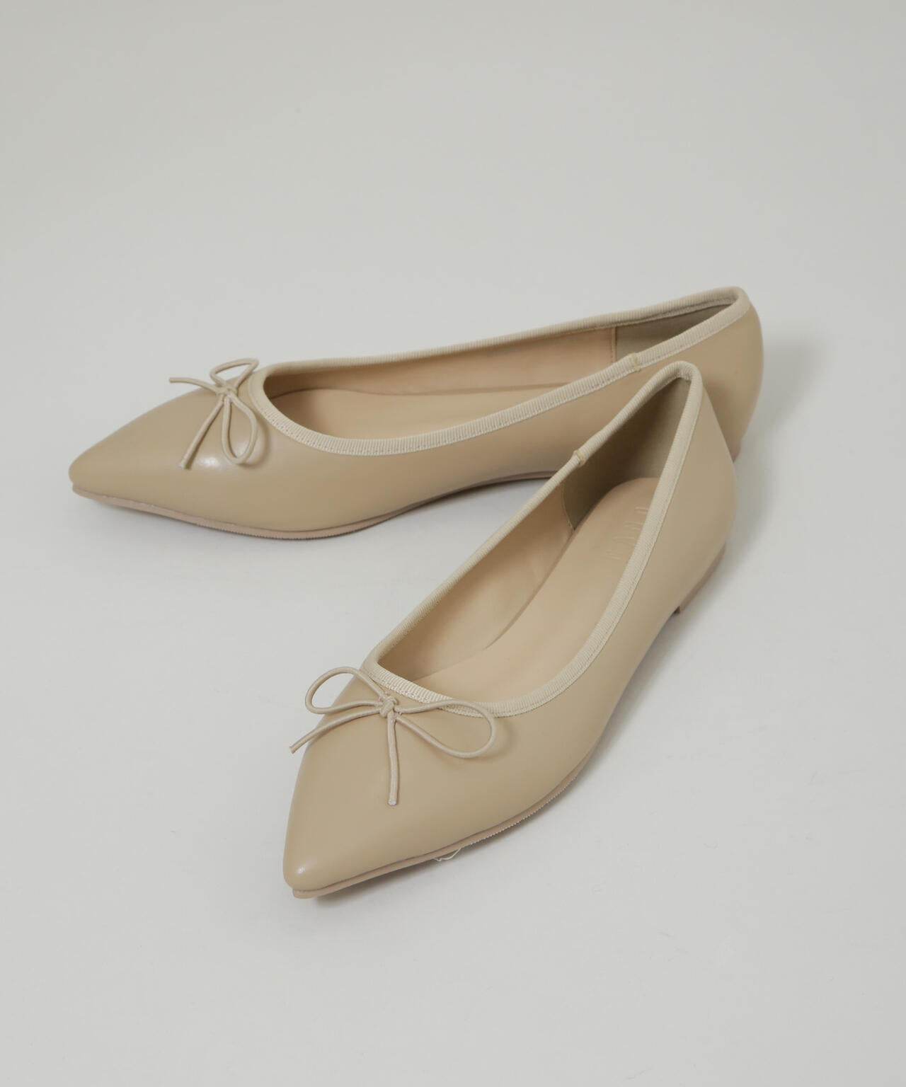 ポインテッドトゥリボンフラットパンプス