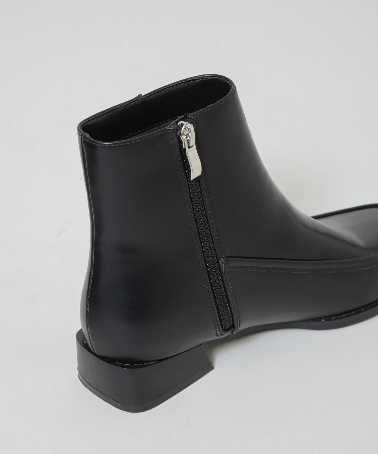 スクエアトゥミドルブーツ