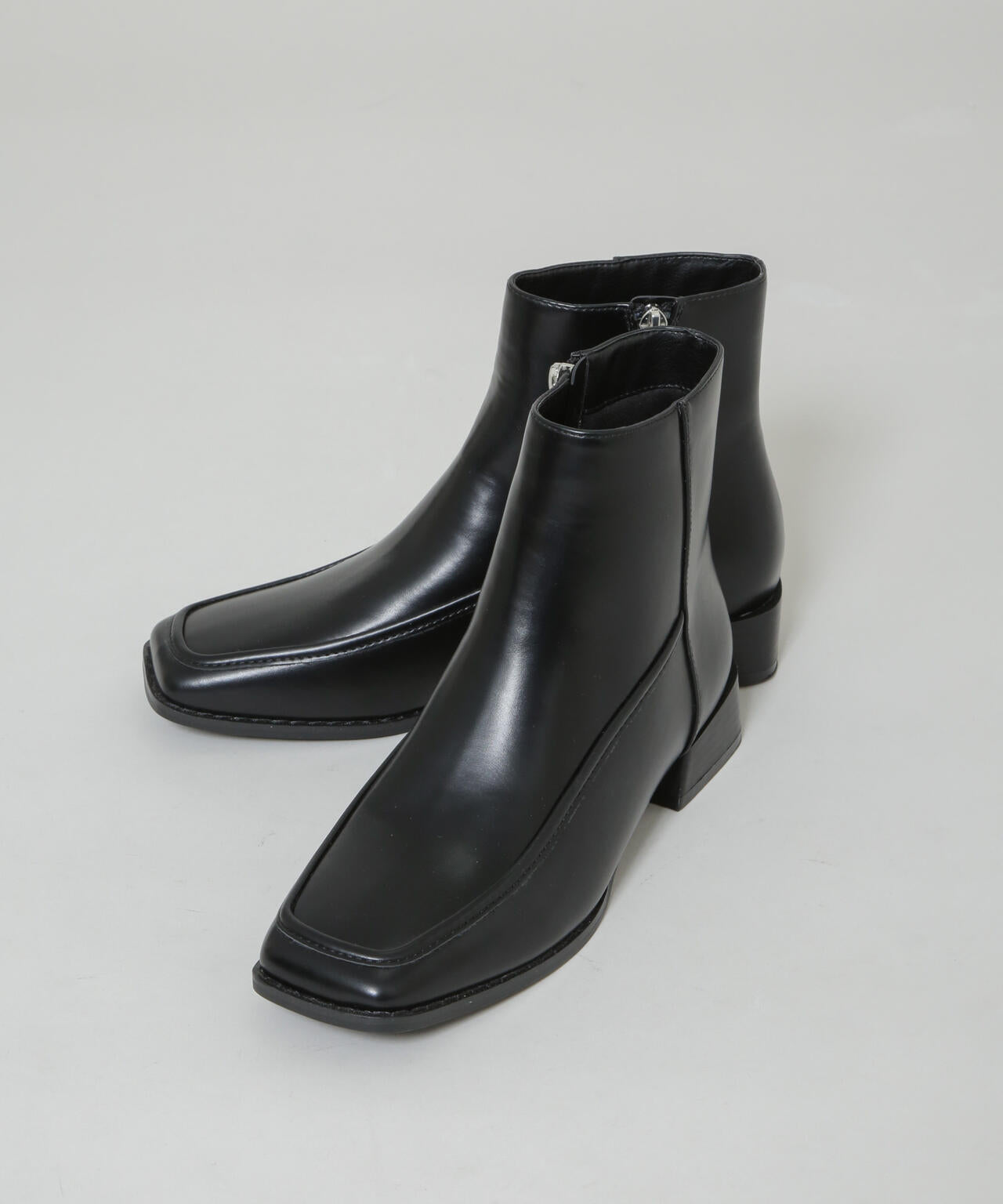 スクエアトゥミドルブーツ