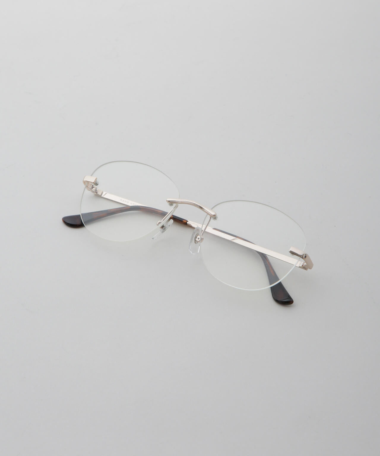 フレームレスメガネ