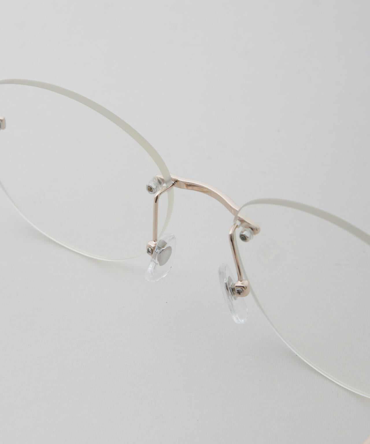 フレームレスメガネ