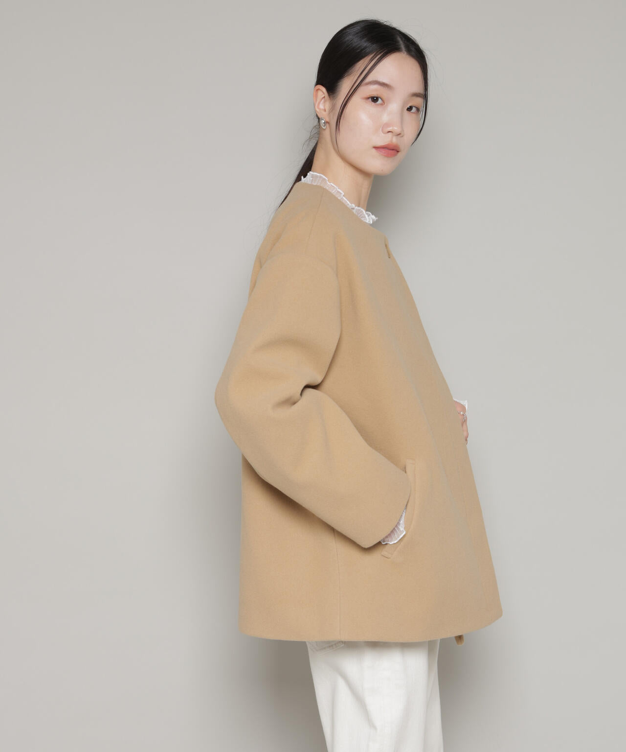 ノーカラーミドルコート