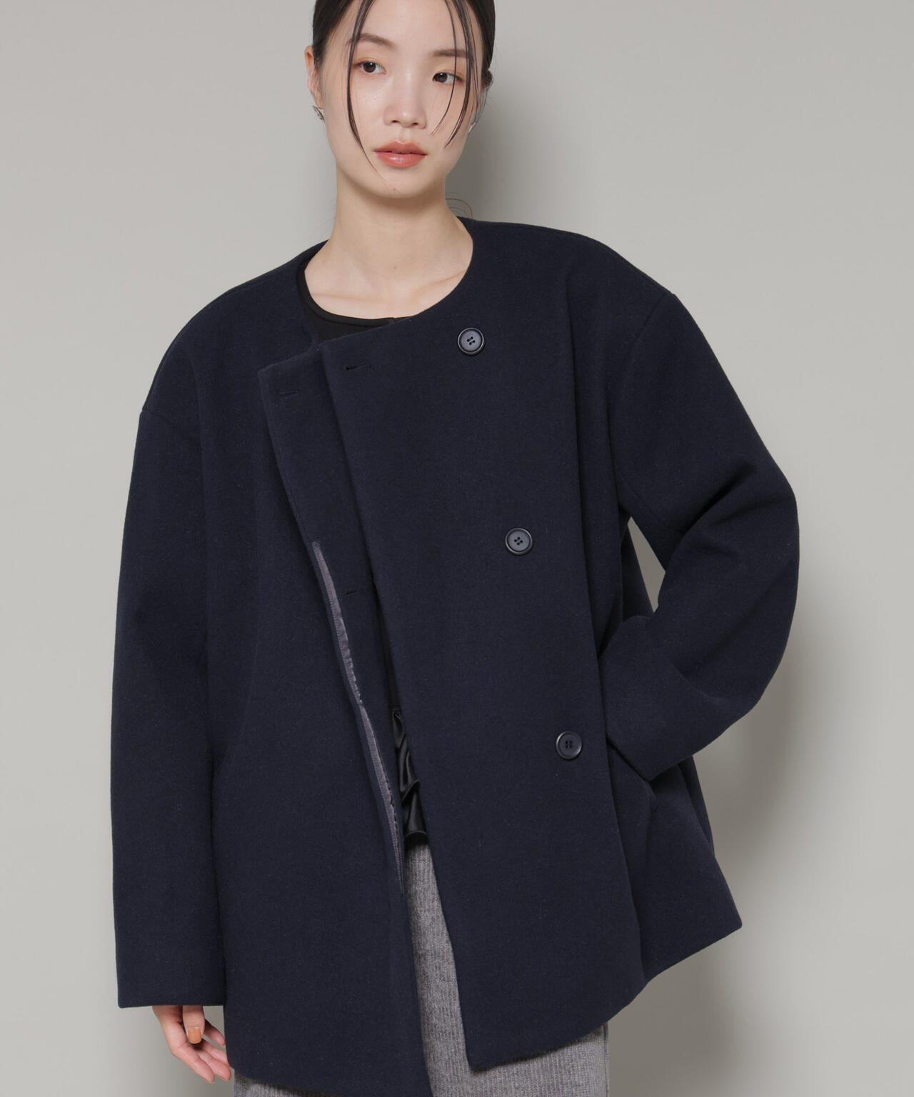 ノーカラーミドルコート