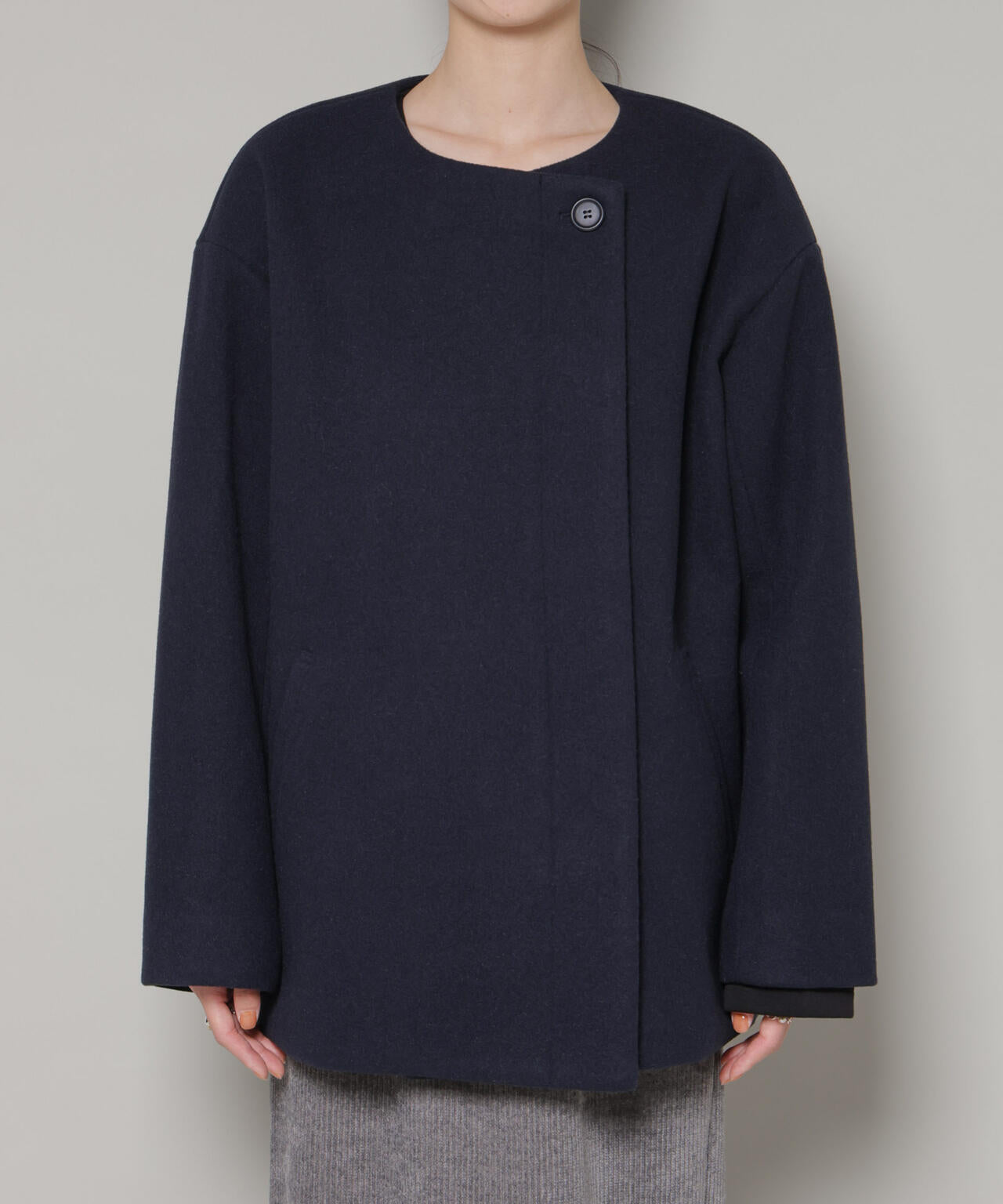 ノーカラーミドルコート