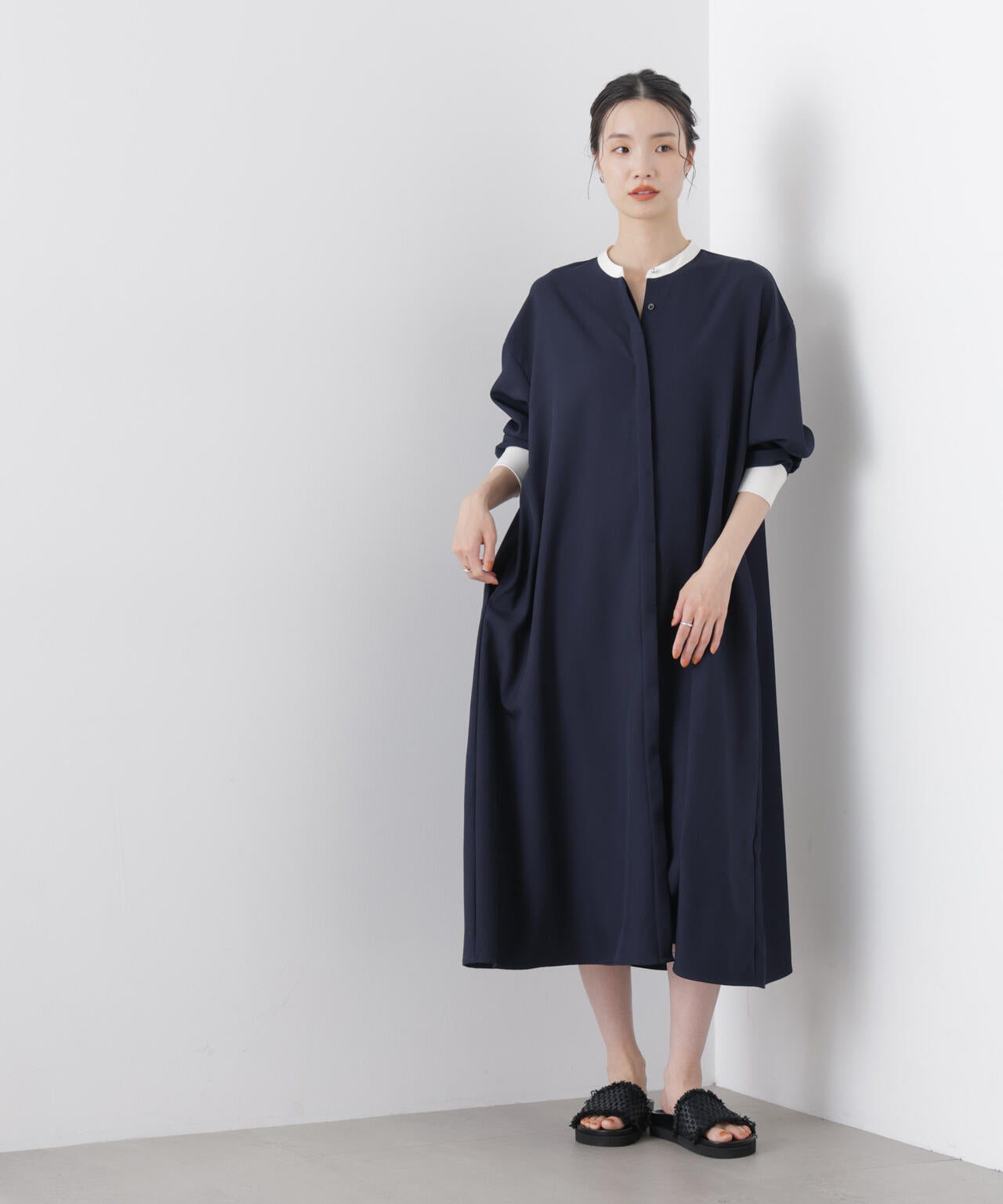 バイカラーフレアスタンドカラーワンピース