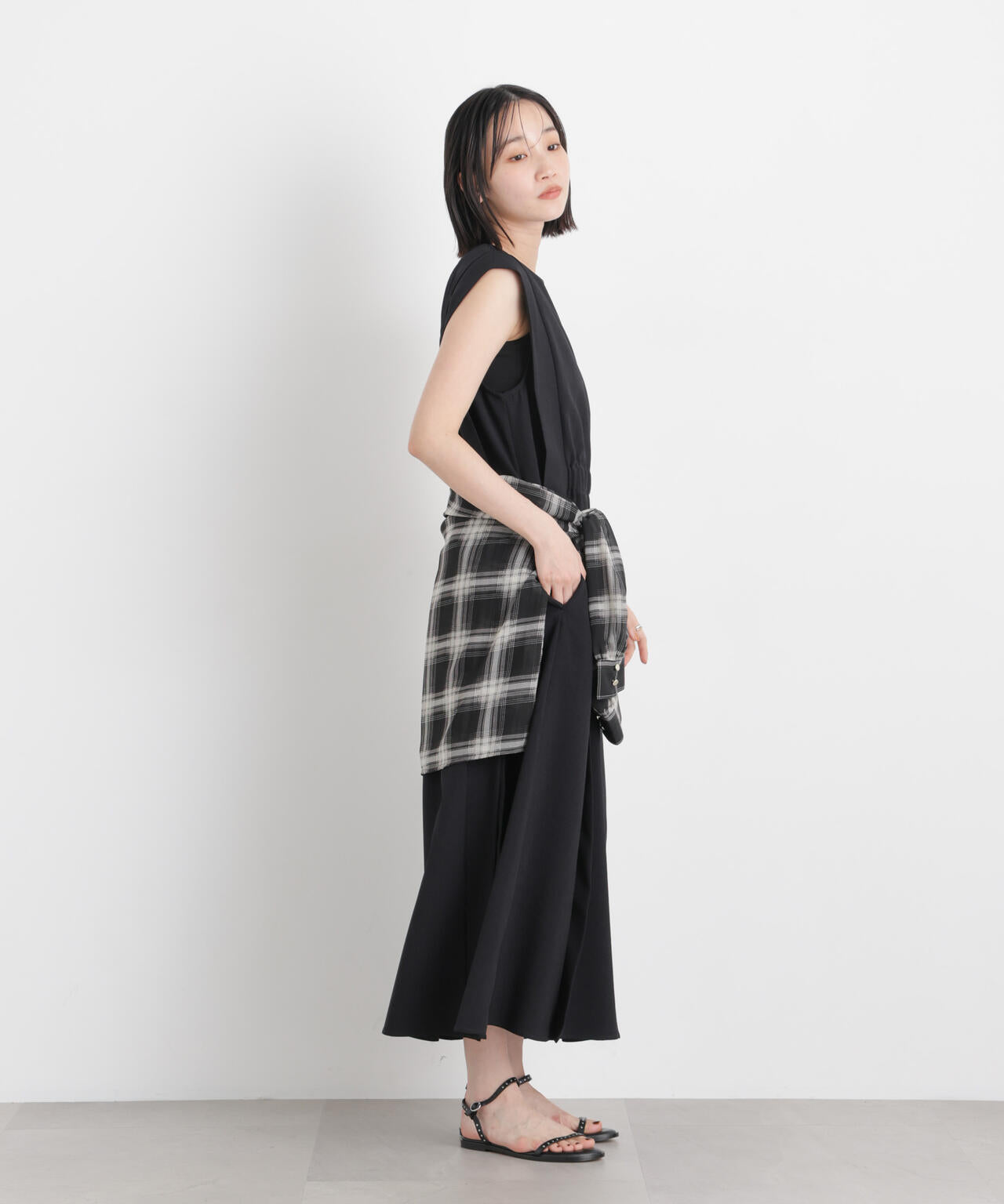 身長165　B:80 W:59 / H:85 / S:23.5 着用サイズ：F