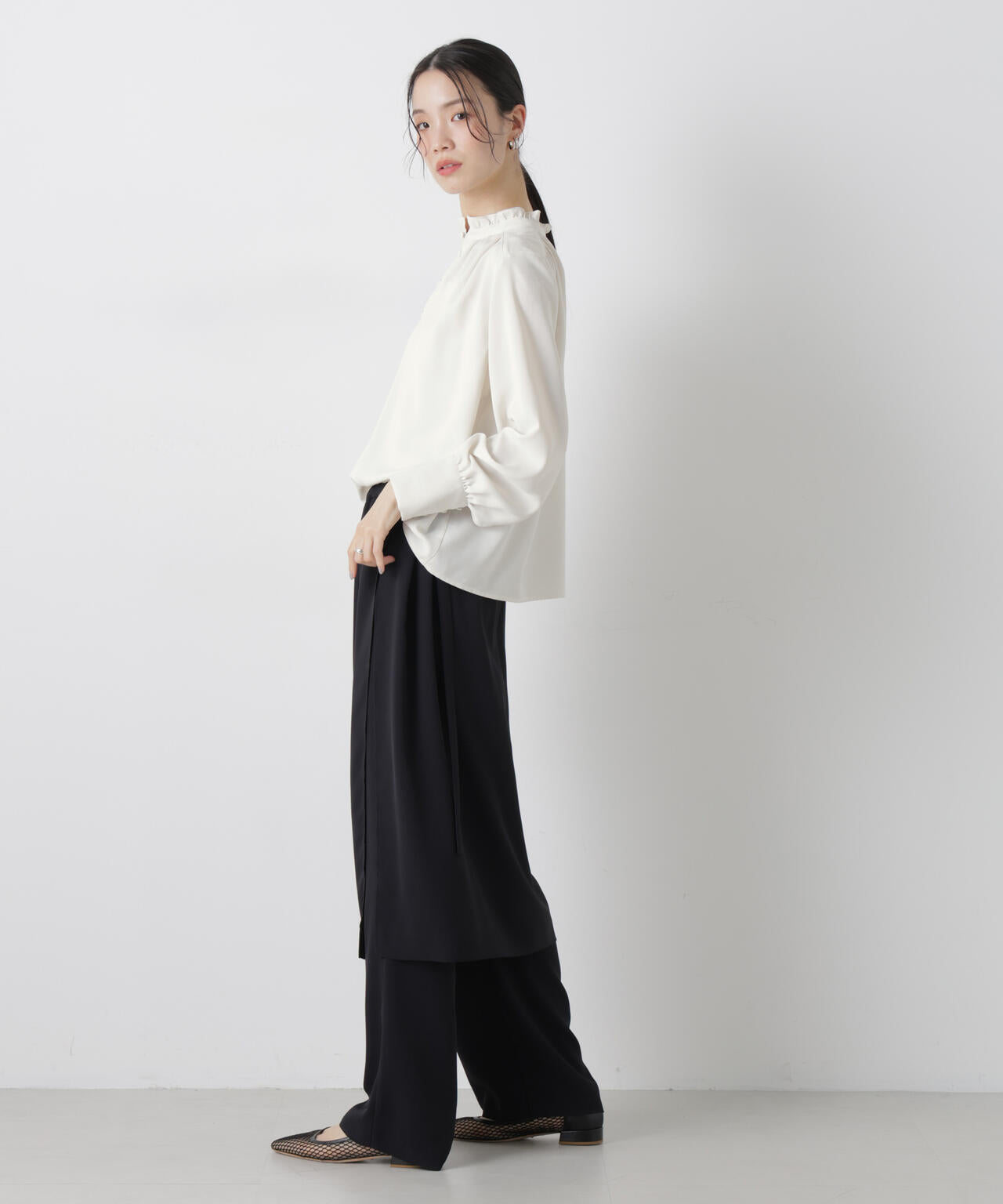 前後2wayスタンドカラーギャザーブラウス