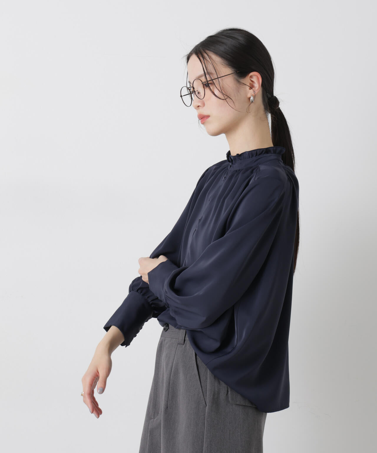 前後2wayスタンドカラーギャザーブラウス