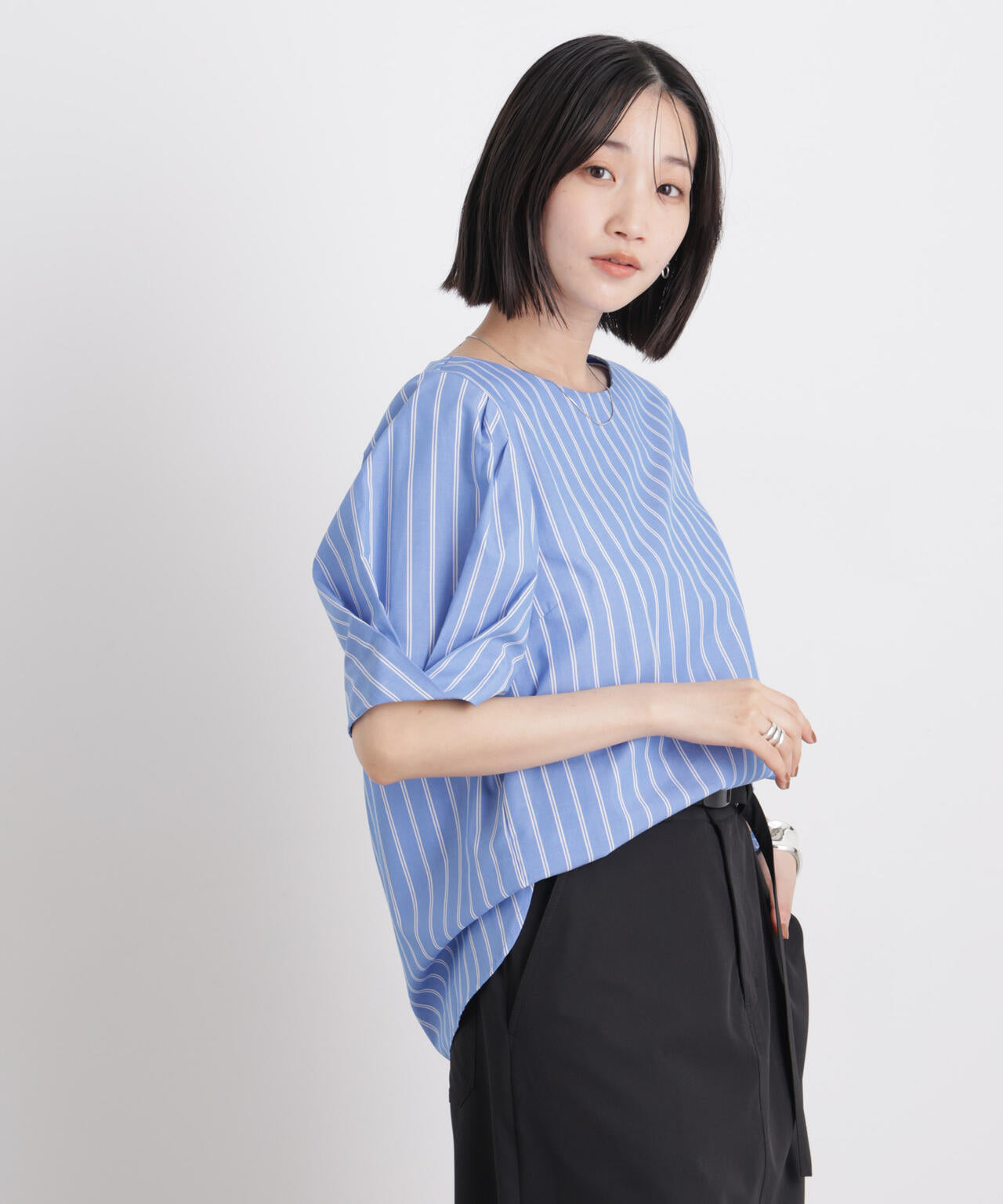 変形スリーブプルオーバーブラウス